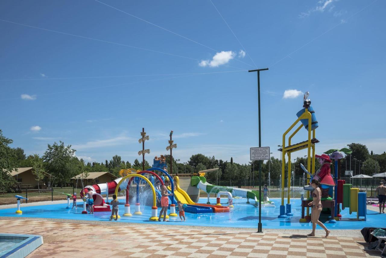Happy Camp Mobile Homes In Centro Vacanze Bi Village Fažana Exterior foto