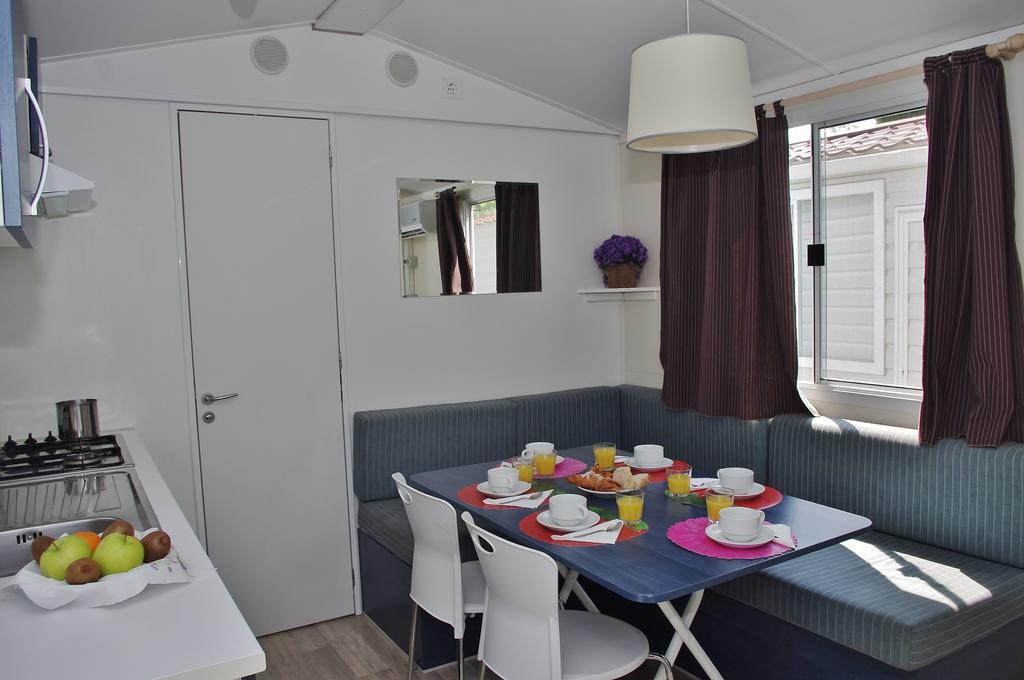 Happy Camp Mobile Homes In Centro Vacanze Bi Village Fažana Cameră foto